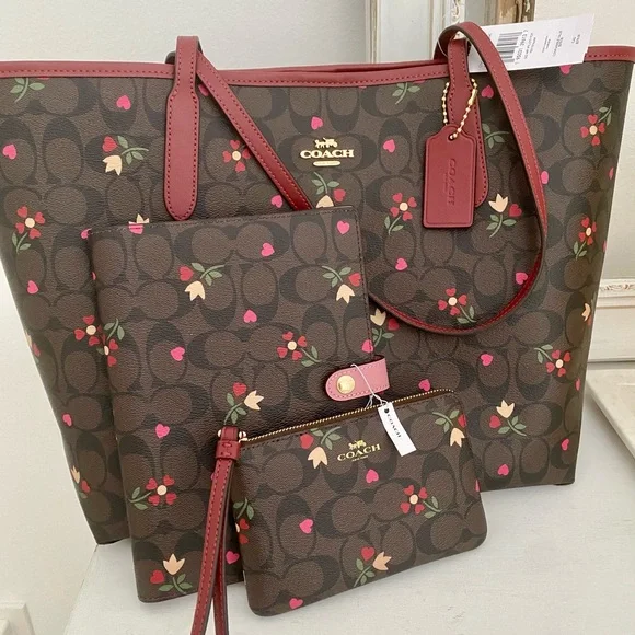 🆕 COACH | Heart City Tote, Notebook & Wristlet - Picture 9 of 16